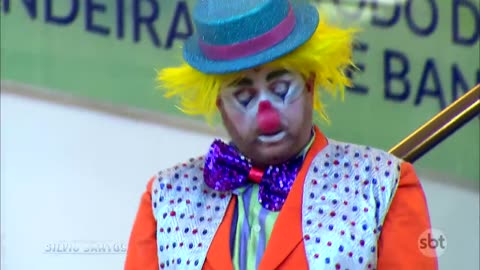 Clown Random People Prank at the Mall !!!