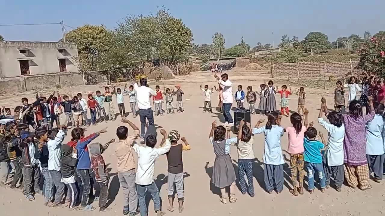 @नो बैग डे खेल खेल मे संगीत के माध्यम से पहाड़े राजकीय प्राथमिक विद्यालय छायणी