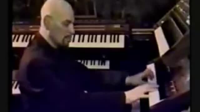 Anton LaVey Tocando Música de Circo