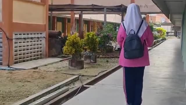 Masuk kelas TEPAT Waktu nye