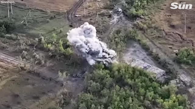 Ukrainian artillery forces wipe out Russian armoured tank with aerial strike