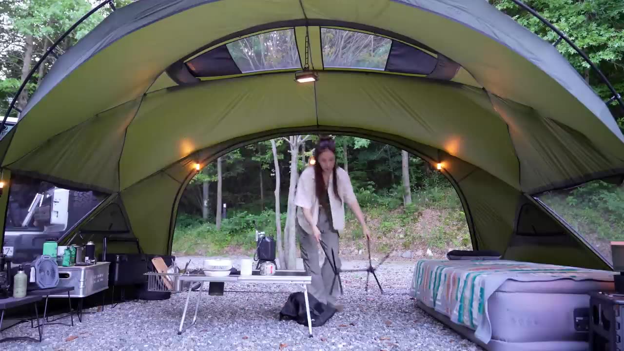 luxury Solo camping for girl in huge tent for 10 people With the cats