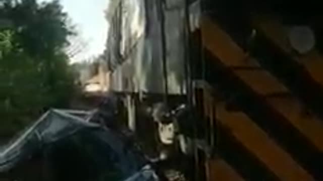 Carro chocó contra un tren en Barrancabermeja