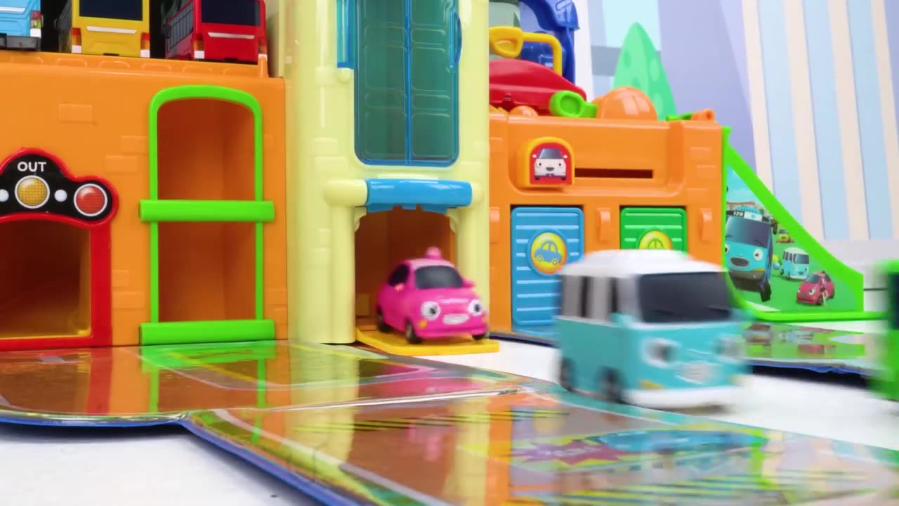 Teach Kids Spanish and English words with Painting Pororo Toy Car and Tayo Playsets!