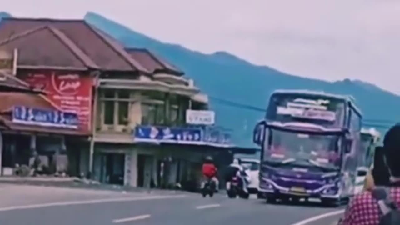 Rombongan bus telolet