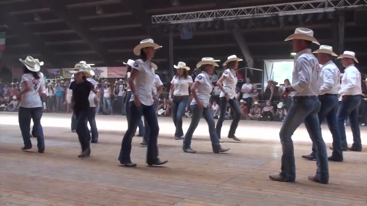 ONE HUNDRED line dance - Wild Country - Voghera 2017