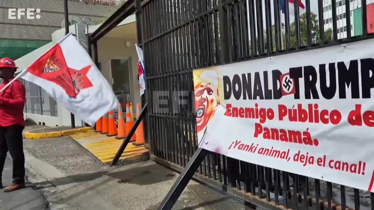 Sindicatos de trabajadores de Panamá queman carteles de Trump tras amenazas sobre el canal