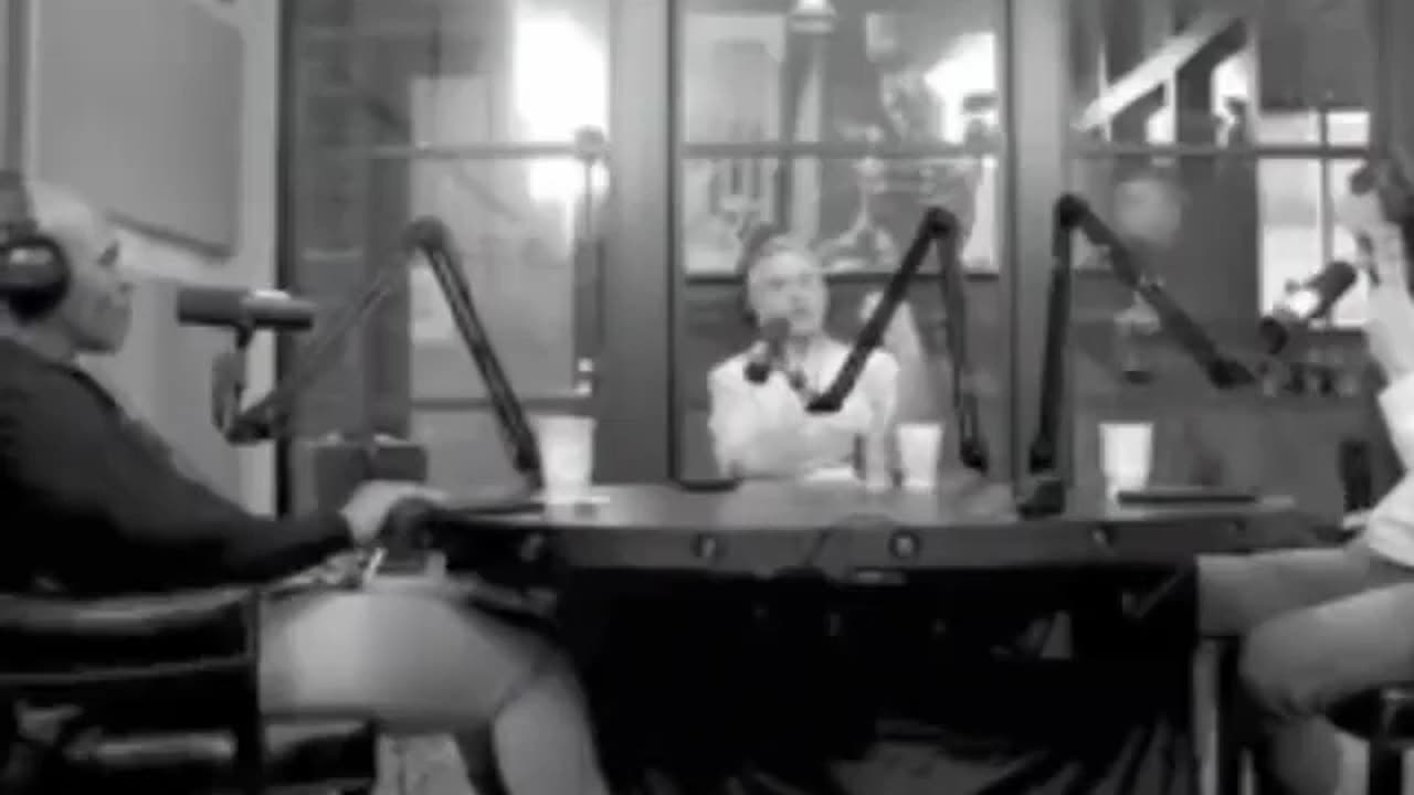 백신에 돈이 있는게 아니라고. 치료제가 판매되고 있기 때문이라고 - RFK