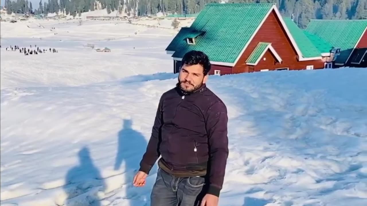 Enjoyment of snow in gulmarg kashmir