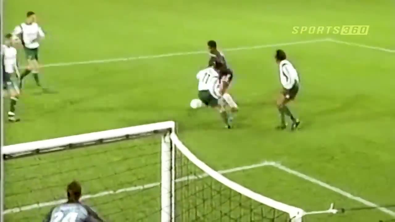 Ronaldinho's very best 20 goals that shocked the whole world