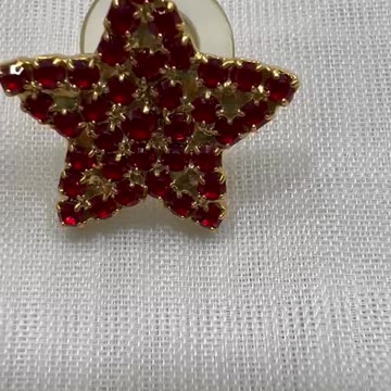 18KGP Red Star Earrings. Made with Swarovski Crystals. Rare Find. Party. Event.