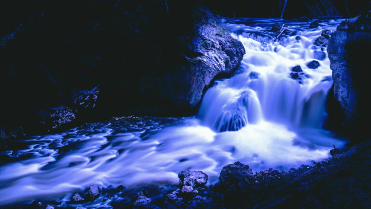 Relaxing Night Sounds - Flowing River and Crickets for a Peaceful Sleep