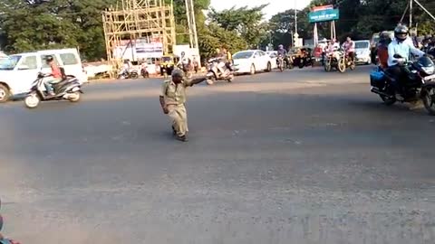 Traffic police enjoying his work || Bhubaneswar || Name :- Pratap Khanduala