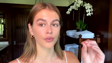 Kaia Gerber’s Guide to Face Sculpting and Sun-Kissed Makeup _ Beauty Secrets