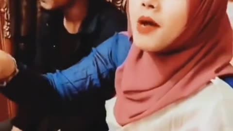 Woman skils she is not secend first sing