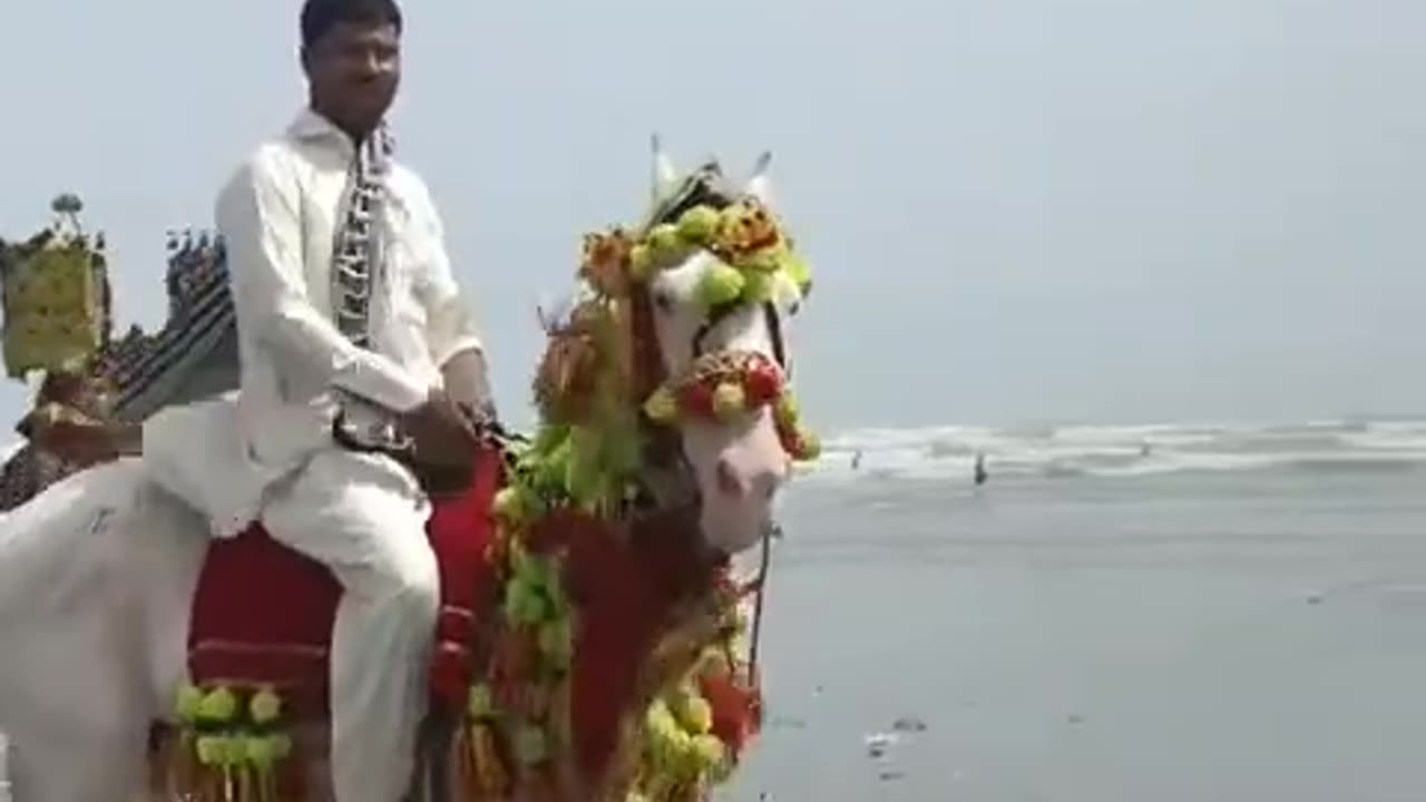 #karachi_beach 🏖️ #enjoy #beach #horse_riding #enjoy with family