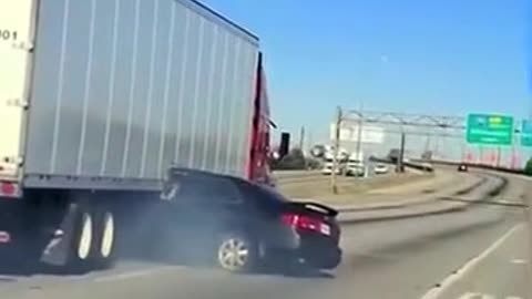Please don't fight with the truck
