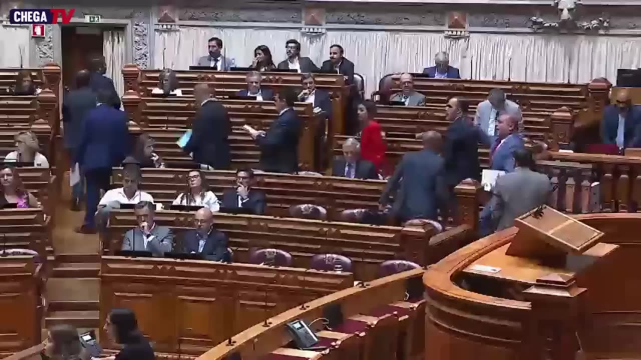 Chega -arrasa-santos Silva e abandona a assembleia da república