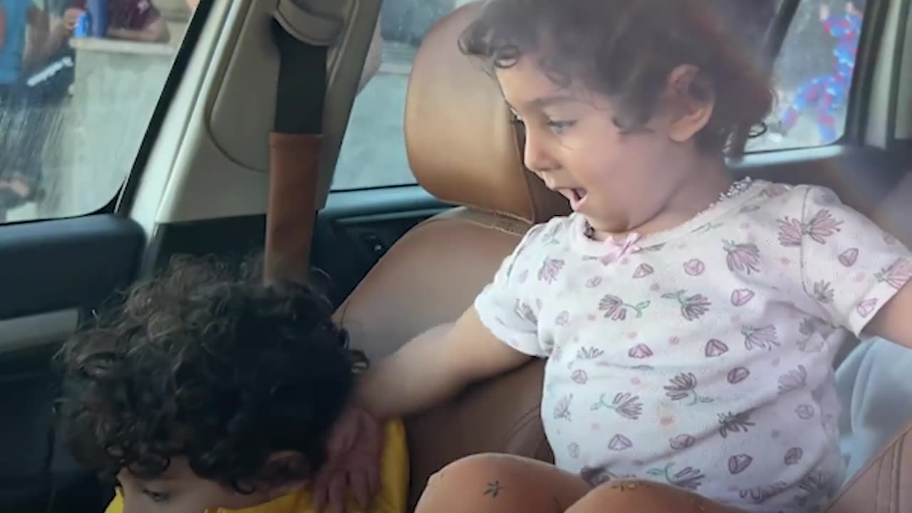 Hundreds of people remained stuck at the sealed border crossing between Gaza and Egypt .