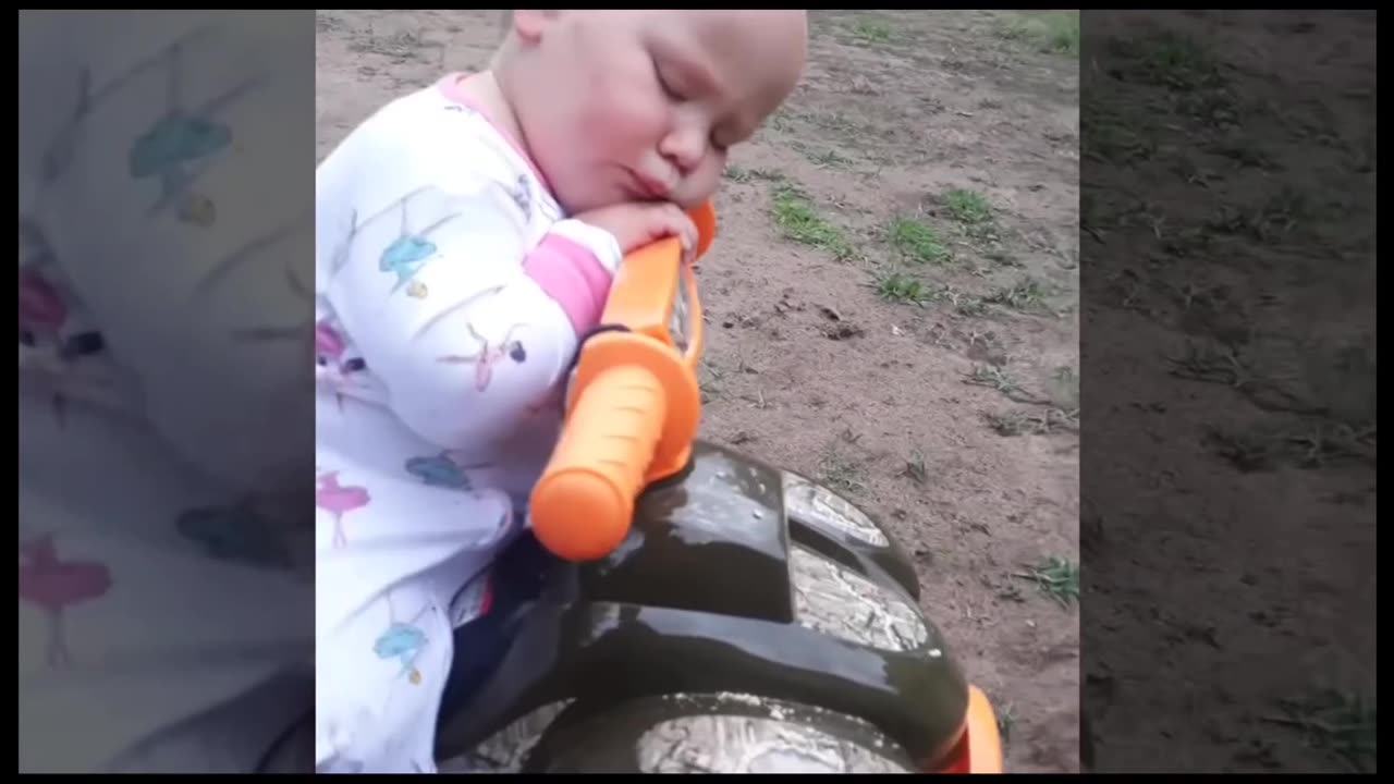 Funny baby 🤣