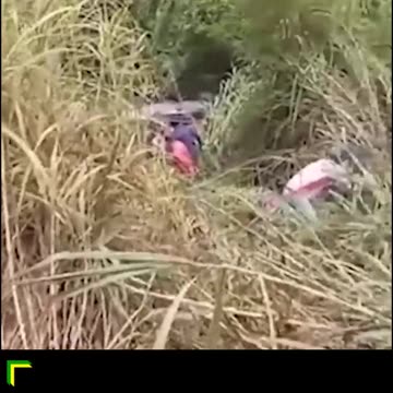 Caminhonete capota em barranco de 30 metros e três pessoas sobrevivem