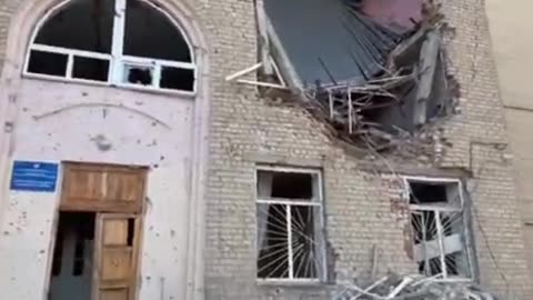 #Breaking Ukraine shelling hits school in Aleksandrovka in the Petrovka district of Donetsk