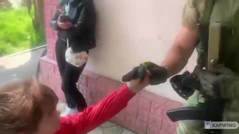 Kherson region, Skadovsk city. the girl thanks the Russian soldier. Just like in 1945