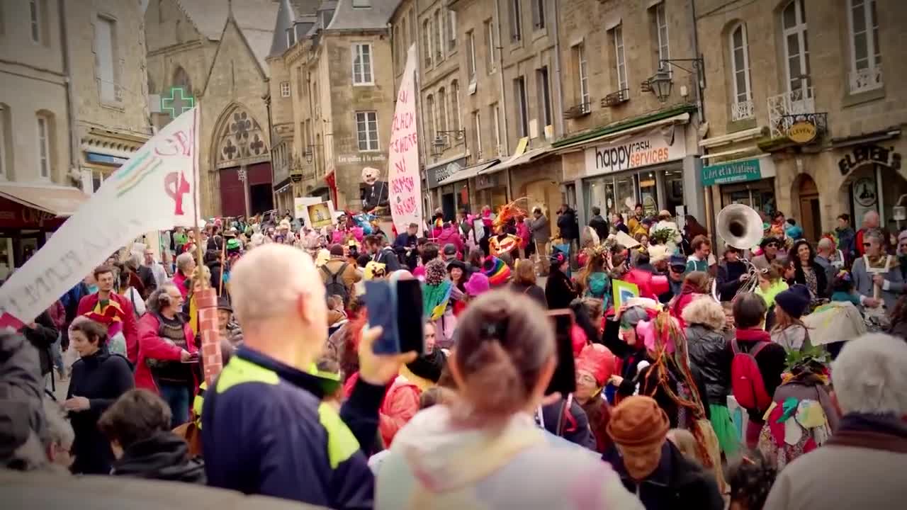 CRITIQUER MACRON = SOUTENIR POUTINE