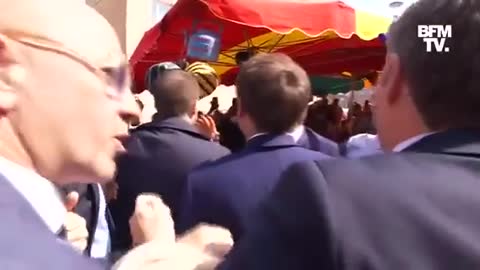 EVERYONE LOVES MACRON