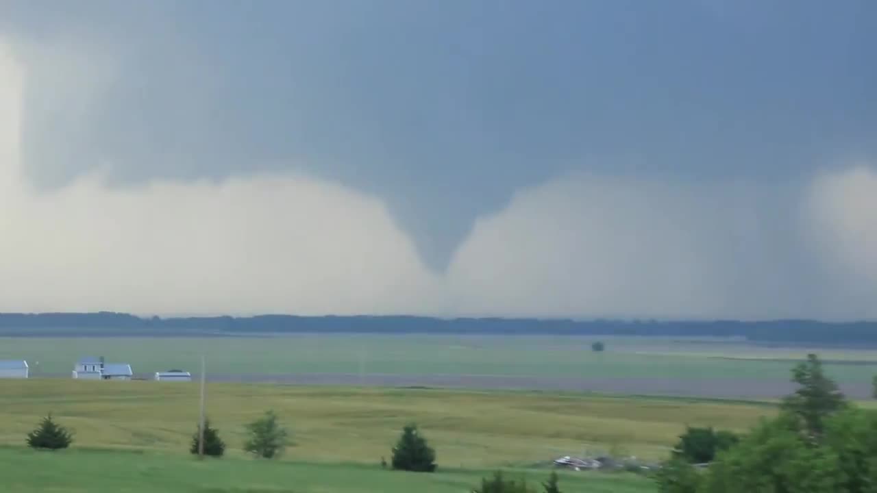 RAW Storm Chase footage - Abilene/Chapman Kansas Tornado May 25, 2016.