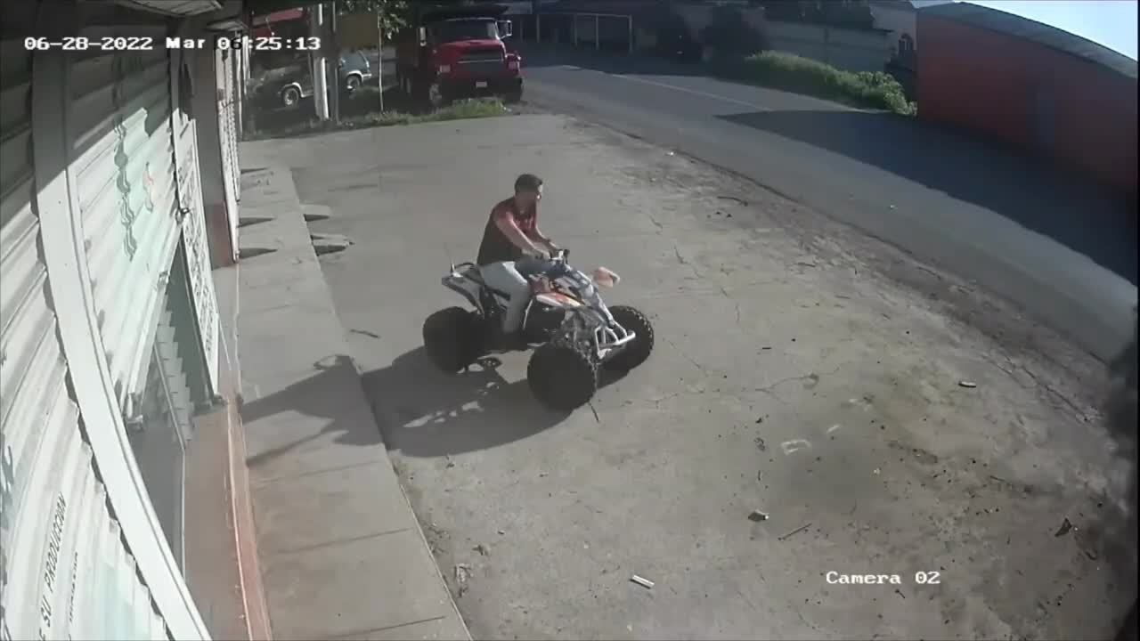 Guy Failed Trying to Do a Wheelie on His ATV