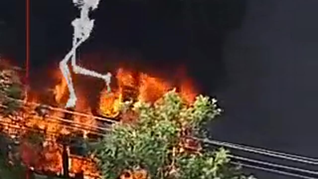 O país está desgovernado : Chega a 30 o número de ônibus incendiados na tarde de hoje no Rio de Janeiro.