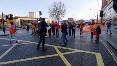 BREAKING_ ROADS BLOCKED IN LONDON_1