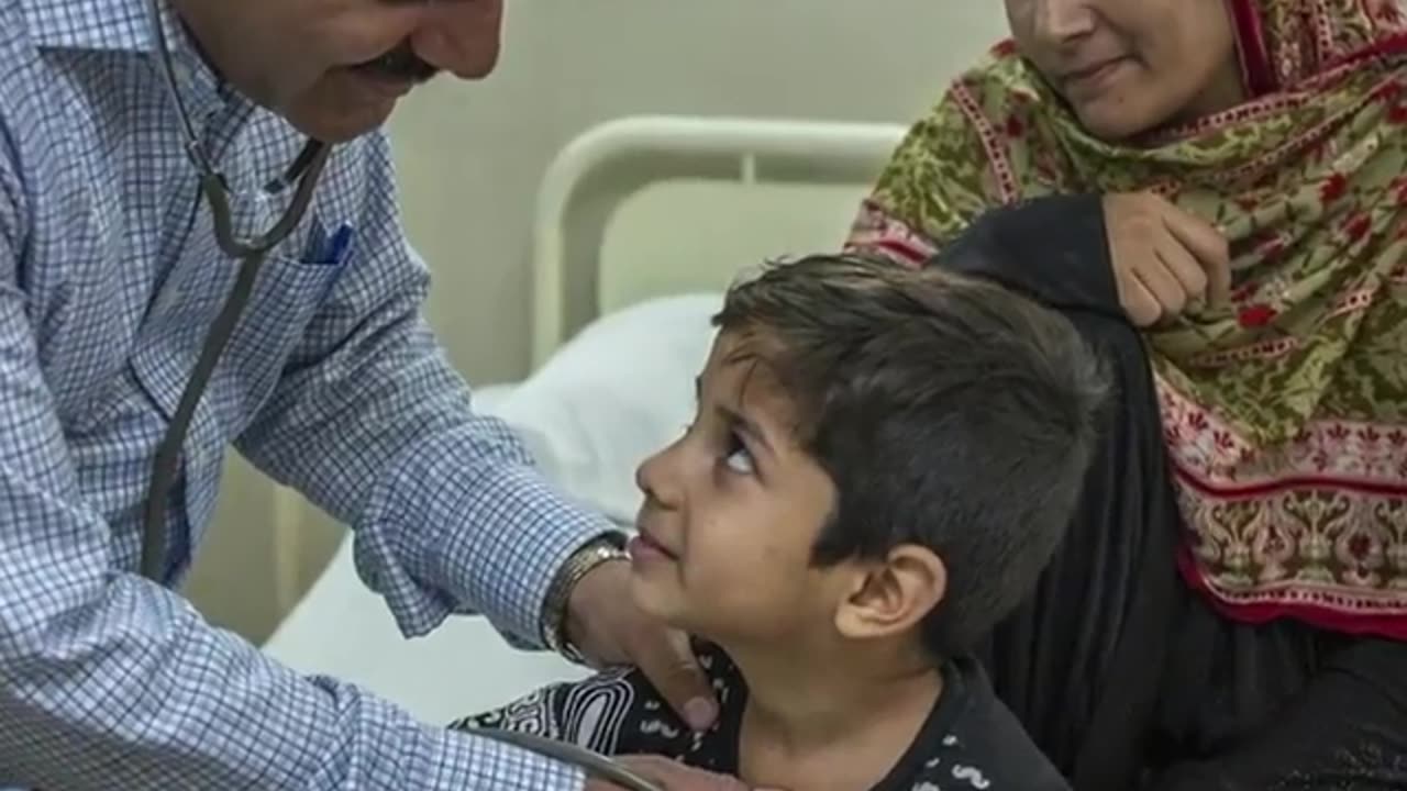 نہ اسکے سر پر ڈوپٹا تھا نہ پاؤں میں جوتی، ڈاکٹر نے ایسا قصہ سنایا کہ ہر آنکھ اشکبار ہو جائے