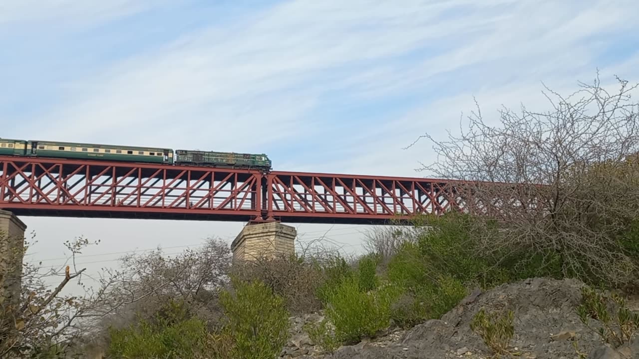 rail dangerous railway bridge in Pakistan