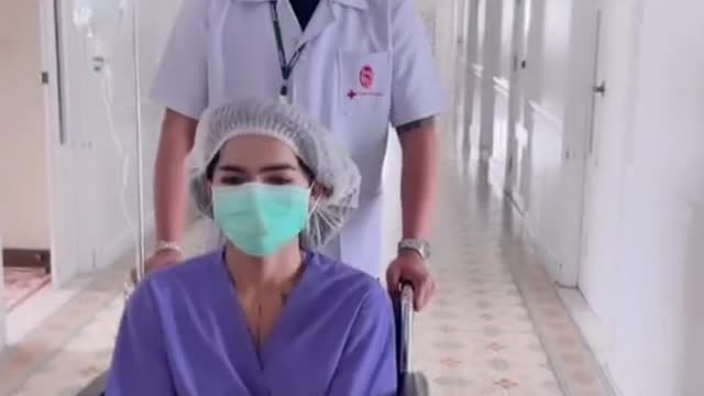 ข้าห้องผ่าตัดแล้วนะคะทุกคน ขอให้ทุกคนอวยพรหนูหน่อย ขอ