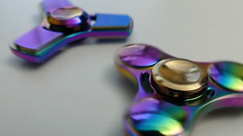 Two multi spinner video competition