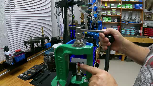 Bullet pulling using the RCBS bullet puller and the grip and pull puller