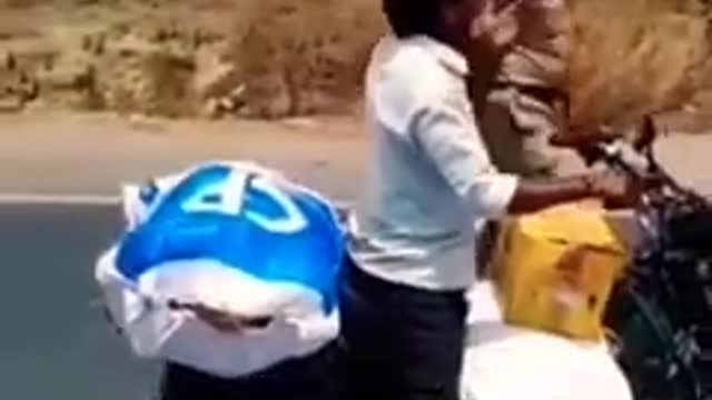 ਆ ਕਿਹੜਾ ਪਤੰਦਰ ਆ 🤣🤣 #shortsvideo #shorts #punjab #funnyvideo #youtubeshorts #trending