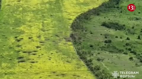 Russian army soldiers moving on the road are targeted by Ukrainian border guards