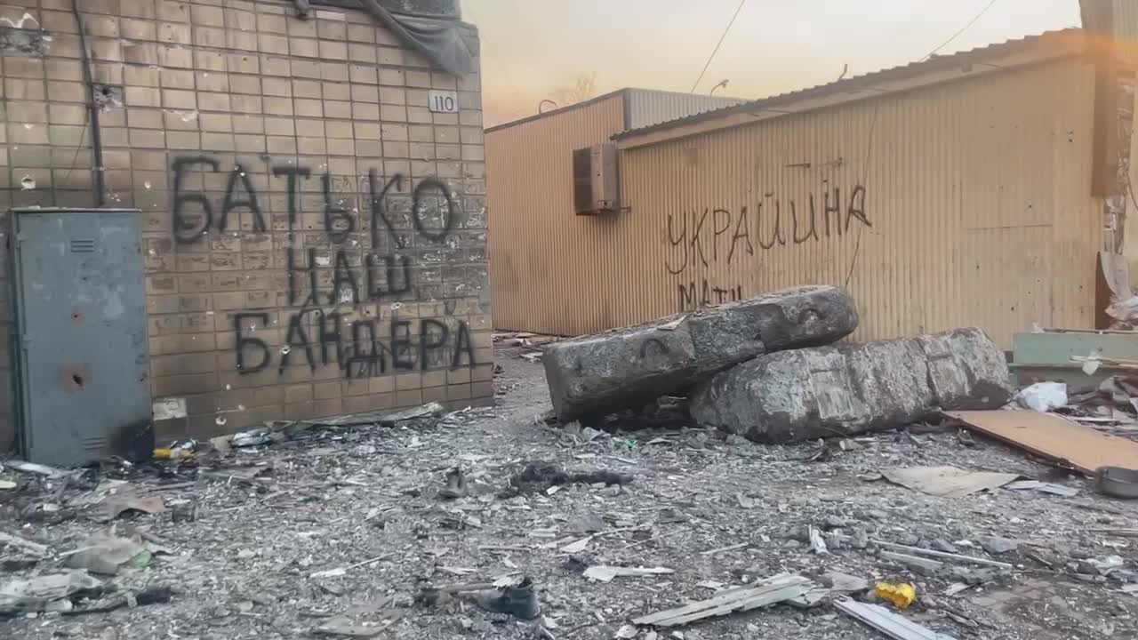 Mariupol. Graves, graffiti