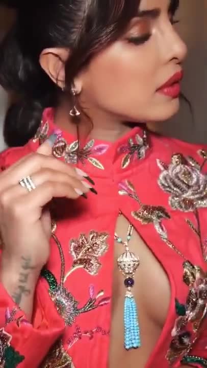 Priyanka Chopra 😍💗😲 Photoshoot With Nick Jonas Omm Universal