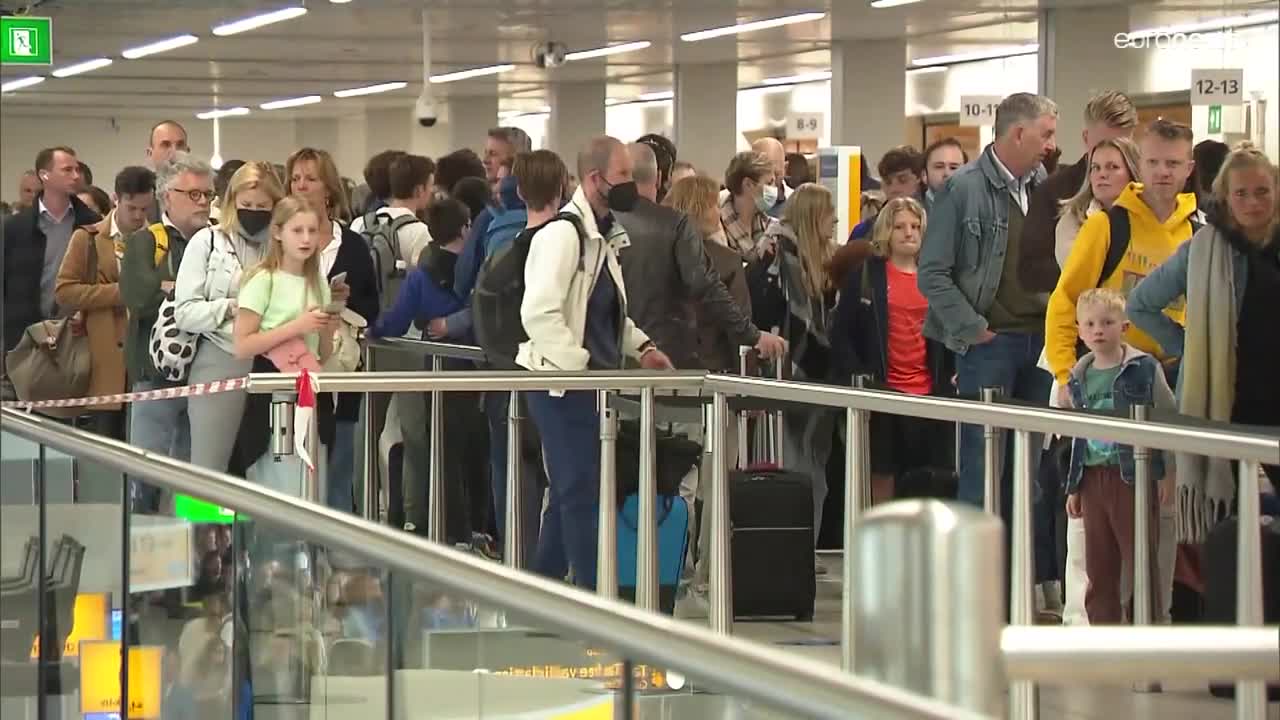 Chaos at Amsterdam's Schiphol airport due to staff shortages and number of passengers