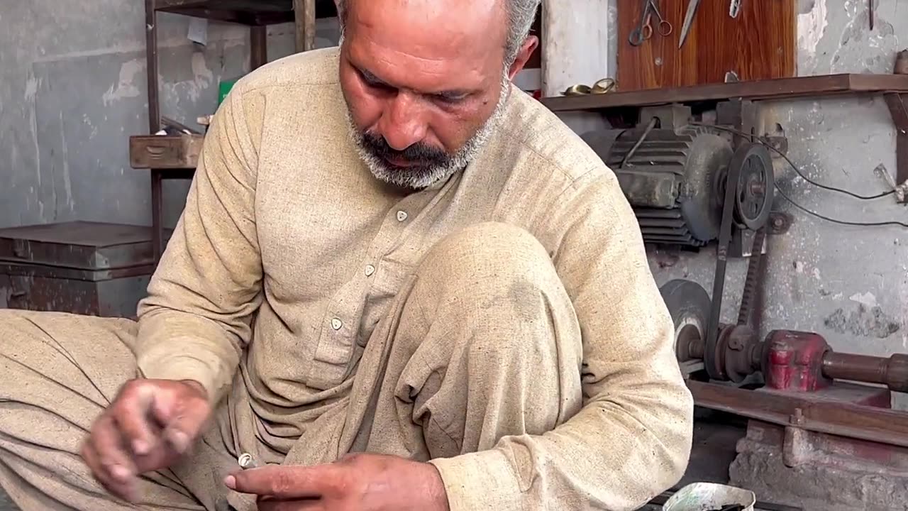 How Rusted Bearing are Turned into Sharp Razor ! Come And See this Amazing Trick