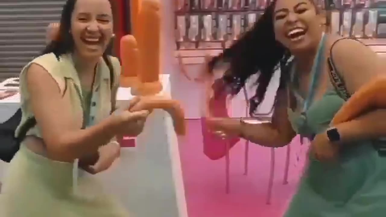 Sexy Ladki..Dancing