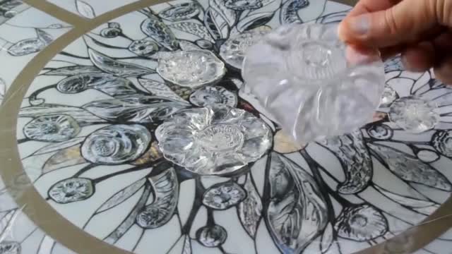 Handmade Glass Artwork by Artisans Using Epoxy Resin 6