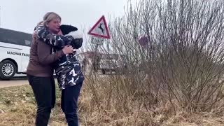 Mother reunites with children at Ukraine border