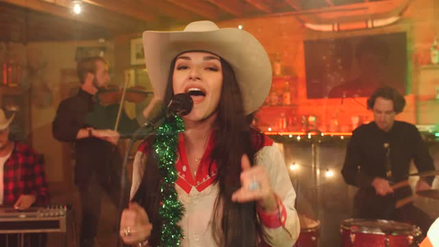 Alexis Wilkins - Old Fashioned Christmas (Official Music Video)