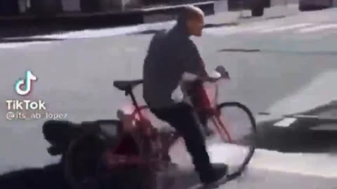 Cop vs Bike Thief