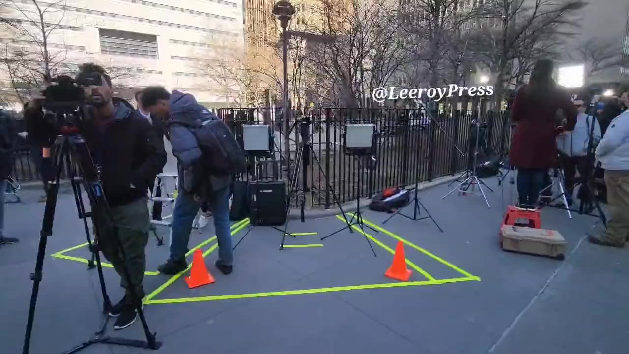 Media Mob Waits for Trump Arrest in Lower Manhattan